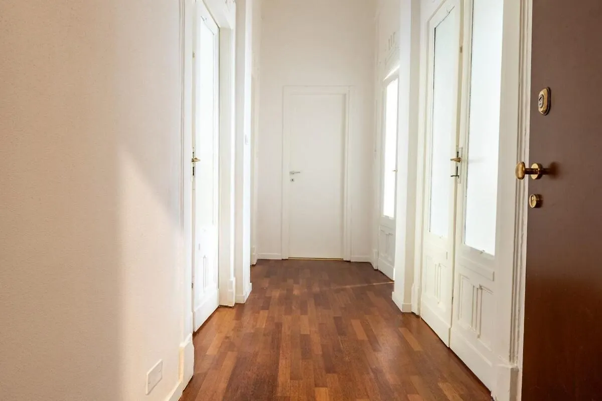 Stradivari Apartment - Milan City - By Host4U Italy