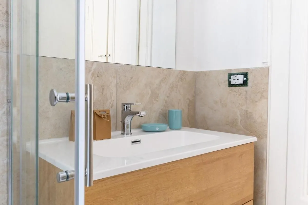 Stradivari Apartment - Milan City - By Host4U 0*,