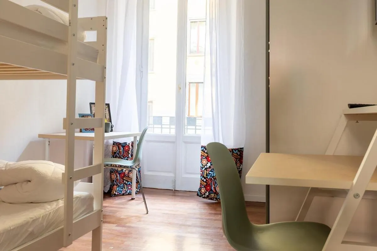 Stradivari Apartment - Milan City - By Host4U 0*,  意大利