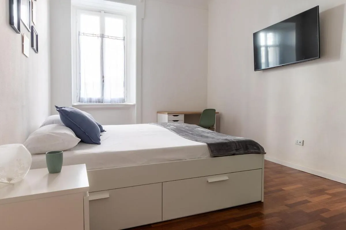 Stradivari Apartment - Milan City - By Host4U 0*,